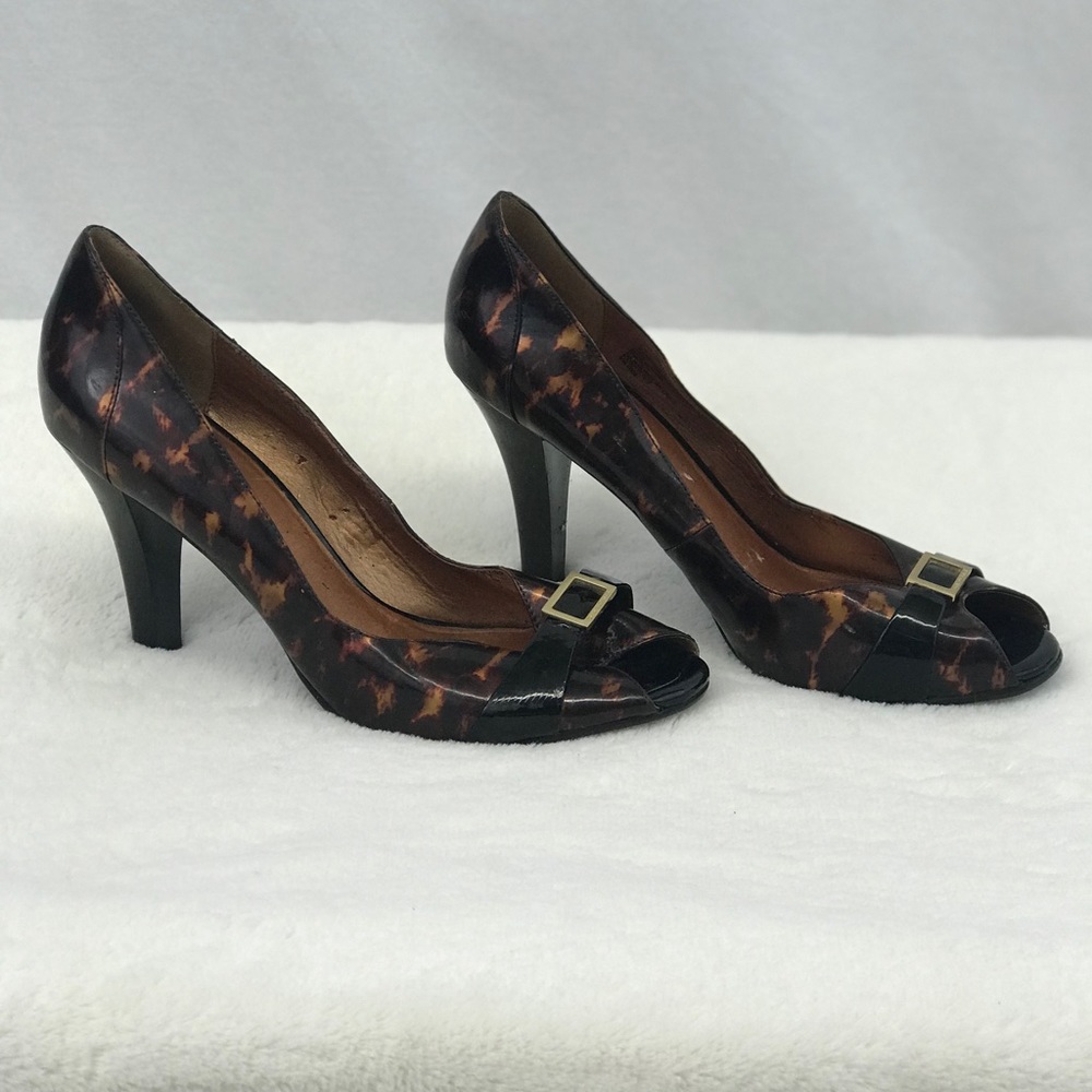 Dana Buchman Jennings Cheetah Peep Toe Size 9